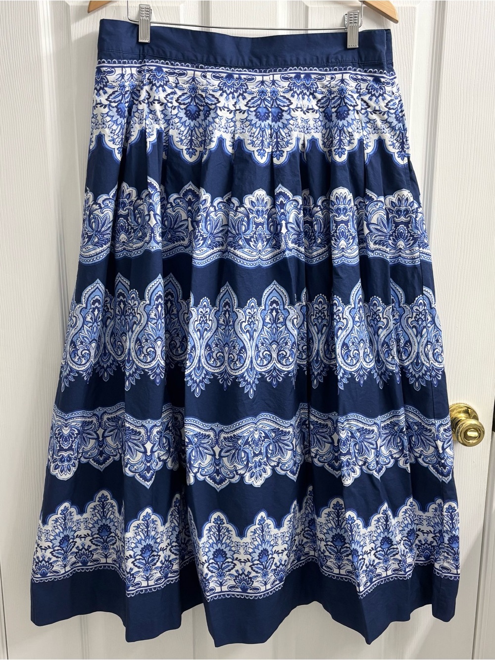 Talbots A-Line Floral Skirt Size 16 Navy Blue Floral Knee Length Midi Resortwear